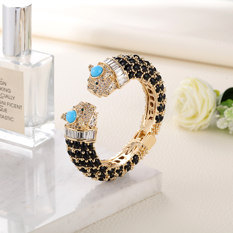 Sally's Paradise Animal Bracel - огляд і ціна Paradise Jewelry & Watches Llc Photos